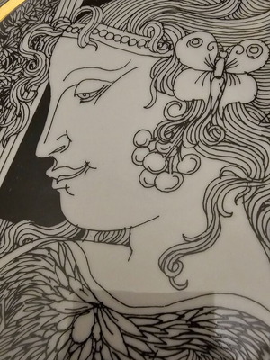 Hollohaza Hungarian porcelain plate like new, design by Endre Szasz