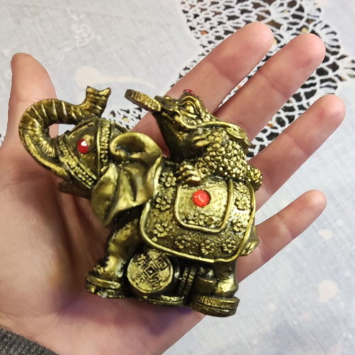 Feng Shui decorative set like new, 4 pieces for luck and prosperity