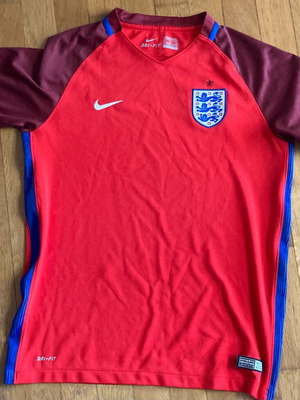 Nike England φανέλα ποδοσφαίρου σε κόκκινο με Dri-FIT, μέγεθος XL