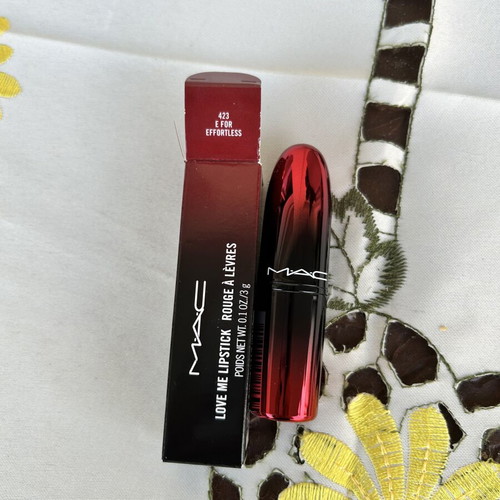 Mac Lipstick new red moisturizing