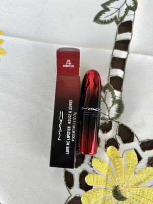 Mac Lipstick new red moisturizing