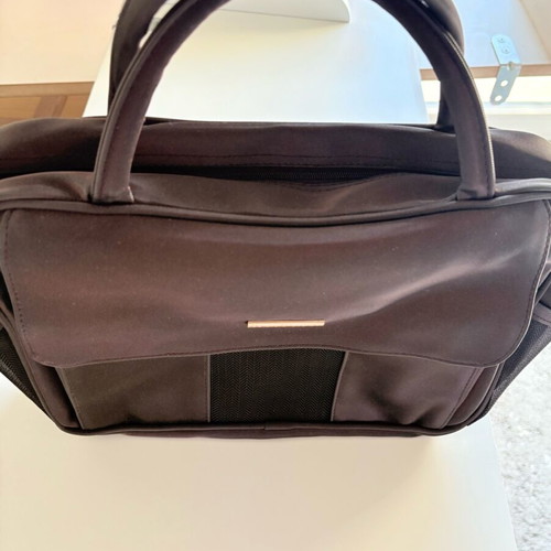 Helena Rubinstein makeup bag like new, eggplant color
