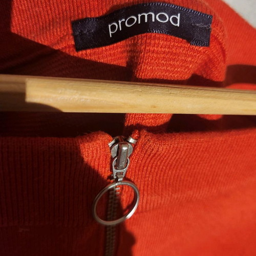 Orange skirt with zipper like new