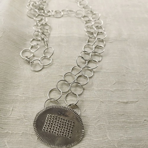 Necklace silver like new, long with clip