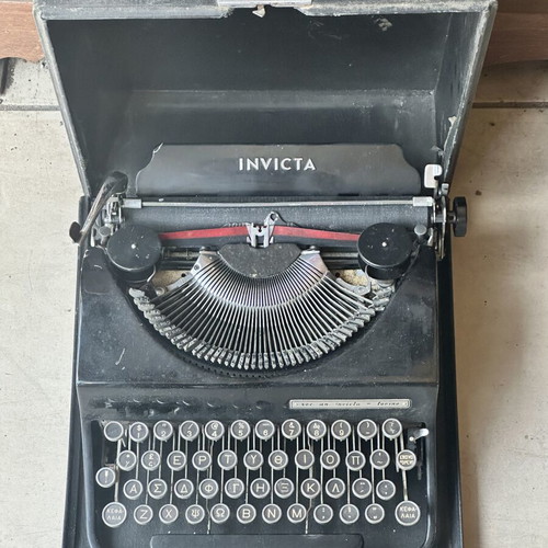 Invicta Torino 1938 typewriter used with Greek keyboard and case