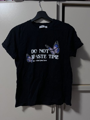 New Yorker black T-shirt size S