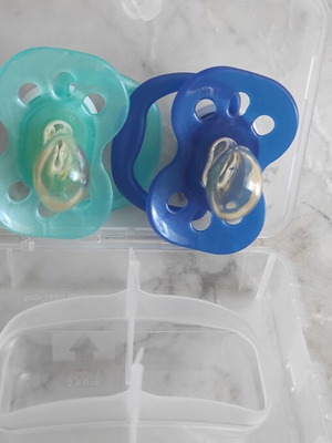 Dr Brown's Pacifier 0-6 Months with Case like new