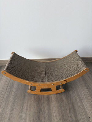 Cat Scratching Bed Like New, Wooden Brown
