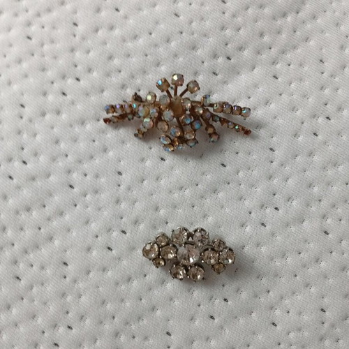 Vintage pins like new, gold and silver colors, set of two