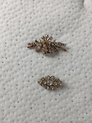 Vintage pins like new, gold and silver colors, set of two