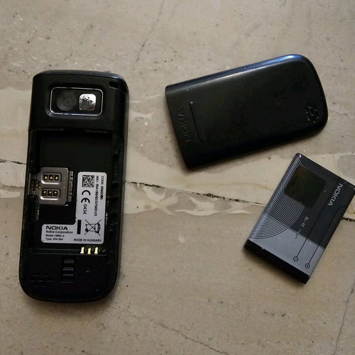 Nokia 1680c-2 used, powers on