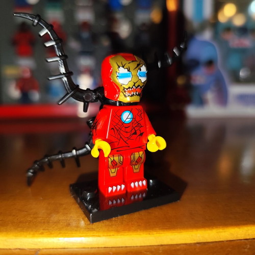 Venomized Iron Man minifigure like new with symbiote goo legs and stand