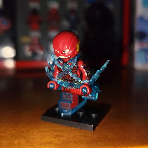 Flash DCEU minifigure like new with removable blue lightning