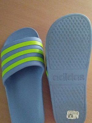 Σαγιονάρες Adidas σαν καινούργιες, μέγεθος 39, μπλε