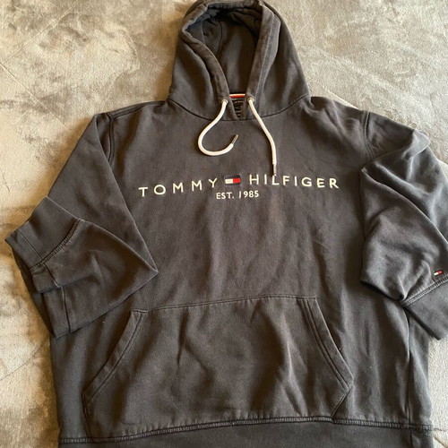Tommy Hilfiger sweatshirt like new, size large, black