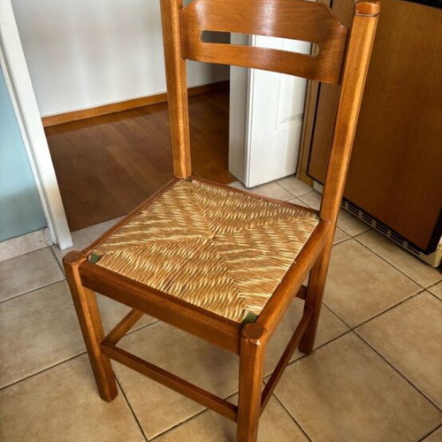 Kitchen dining set like new with 4 chairs and extension option