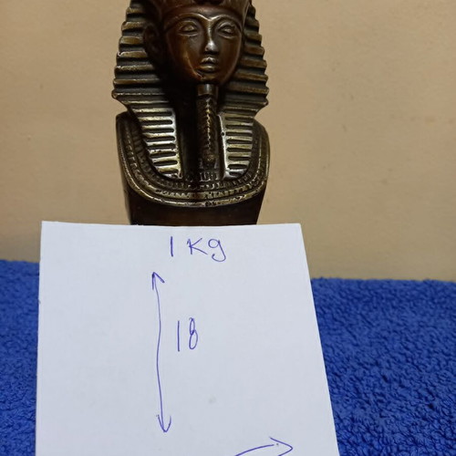 Heavy bronze statue of Tutankhamun used