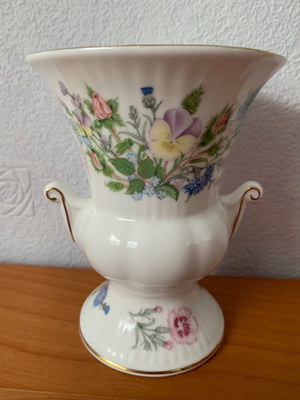 Aynsley Wild Tudor vase porcelain England in excellent condition