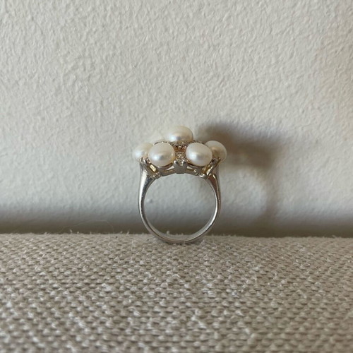 Silver ring with pearls and zirconia diamonds
