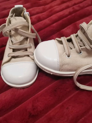 Παιδικά ανατομικά GORGINO ημιμποτάκια σαν καινούργια, νούμερο 22, μπεζ