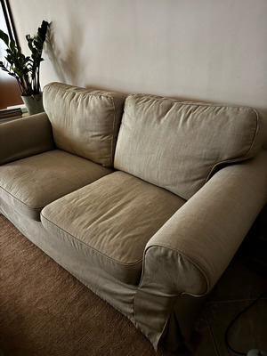 Διθέσιος καναπές σαν καινούργιος στο χρώμα της άμμου, δύο τεμάχια