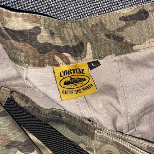Corteiz Cargo Camo Pants new, size Large