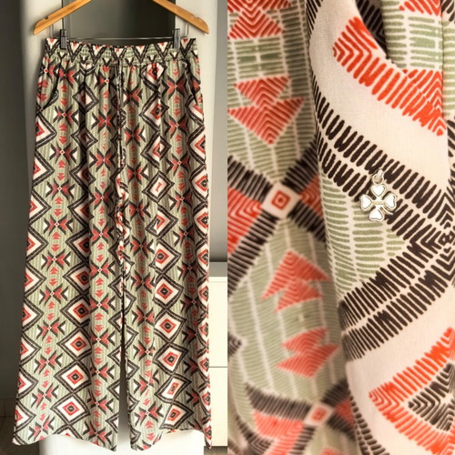 Women's Plus Size Clothing Bundle like new, 3 knitted dresses, 2 Doca pants, 2 shirts, 1 shorts