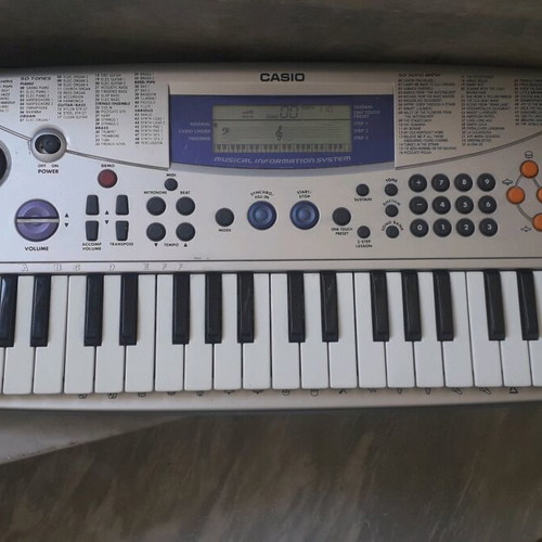 Casio keyboard with 29 keys like new