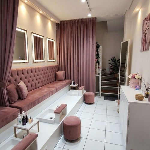 Professional manicure and pedicure equipment like new