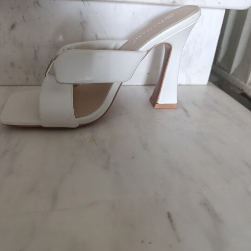 White high-heeled shoes size 39 new
