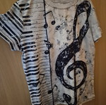 T-shirt with G clef music theme like new, size L