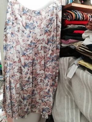 Floral Pleated Long Skirt size 42, like new, pink multicolor