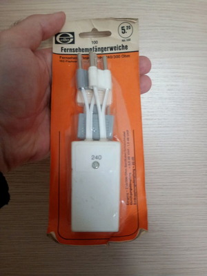 Εξάρτημα τηλεόρασης διαχωριστής σήματος Antenna Splitter καινούργιο, vintage