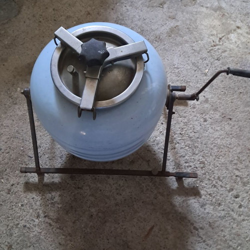 Vintage 1950s washing machine, enamel, missing lid rubber