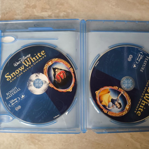 Snow White Blu-ray dubbed, like new