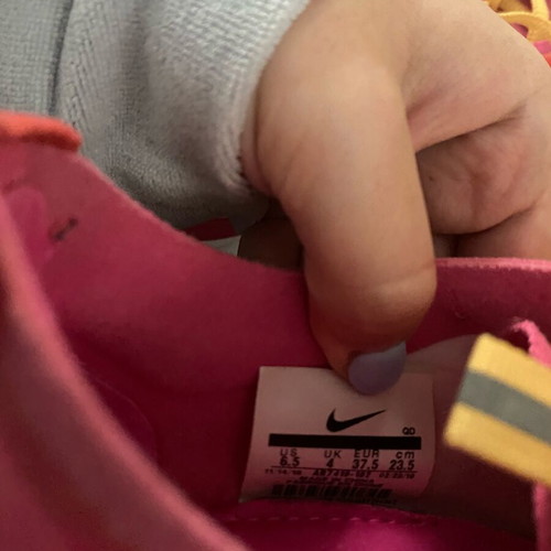 Nike athletic shoes size 37.5 like new, white and pink