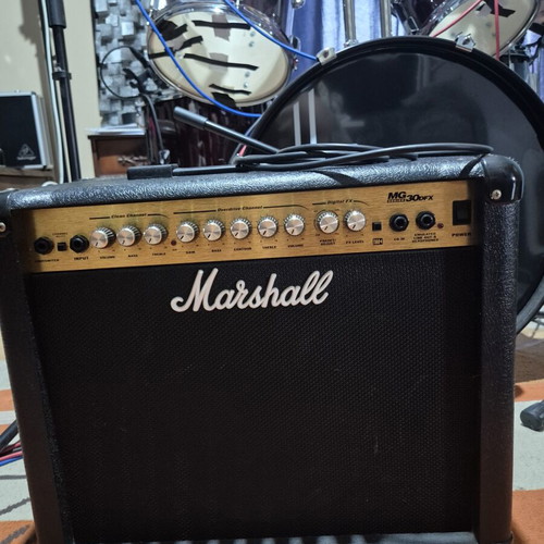 Jet JS-300 Stratocaster Roasted Maple guitar with Marshall 30W amplifier and effects