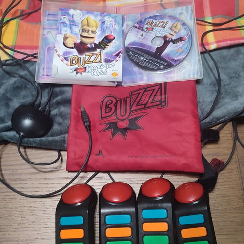 Buzz! World Quiz PS3 game used with 4 wired and 4 wireless buzzers