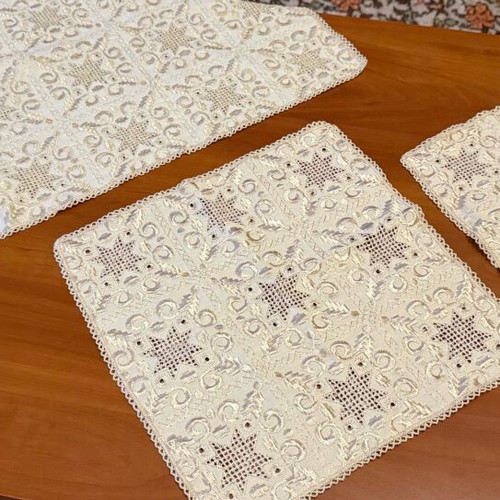 Vintage set of 4 ivory ecru doilies like new