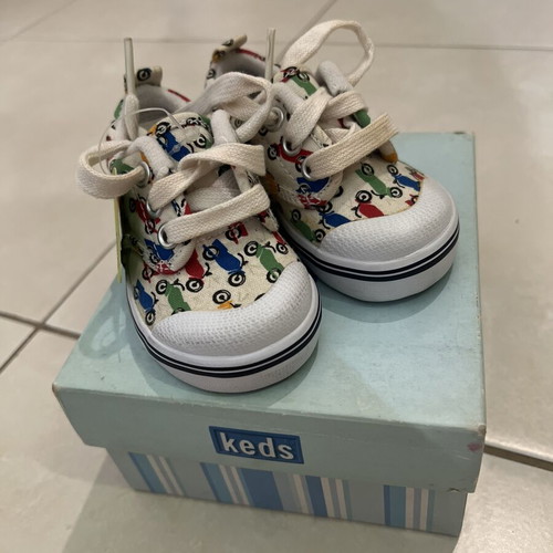 KEDS baby shoes size 19, new with tags