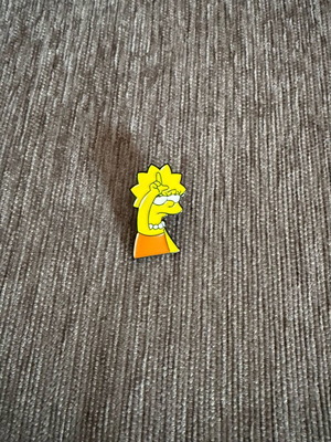 Simpsons metal pin new, multicolor