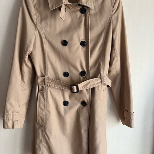 Stradivarius women's trench coat size Medium like new, beige