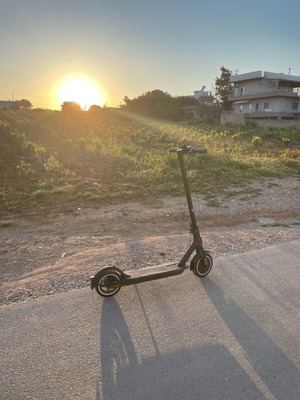 Xiaomi Mi 3 electric scooter used, 25 km autonomy, three speeds, black and blue