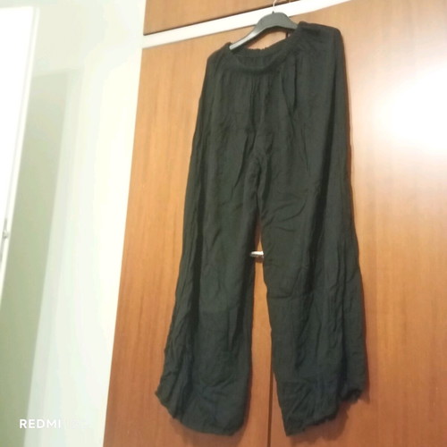 Wrinkled pants like new, black