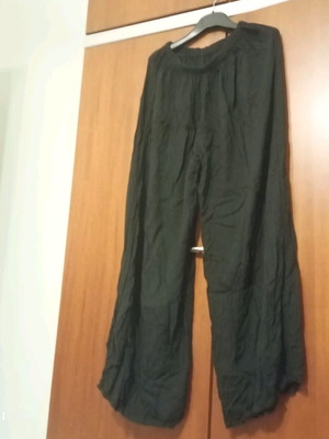 Wrinkled pants like new, black