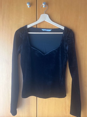 Mango blouse black velour with long sleeves, size S like new