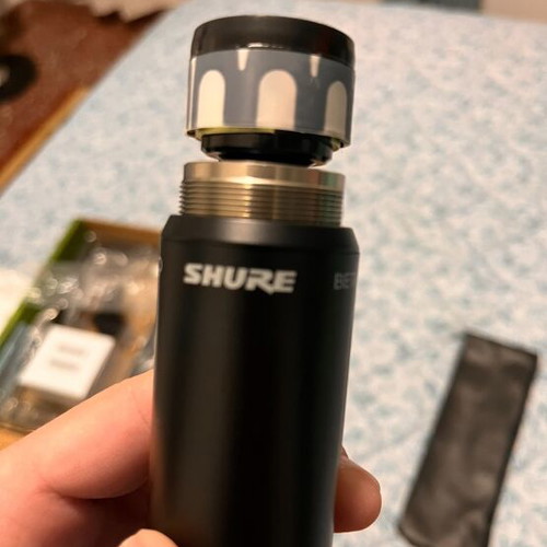 Shure wireless microphone like new, professional use, with box