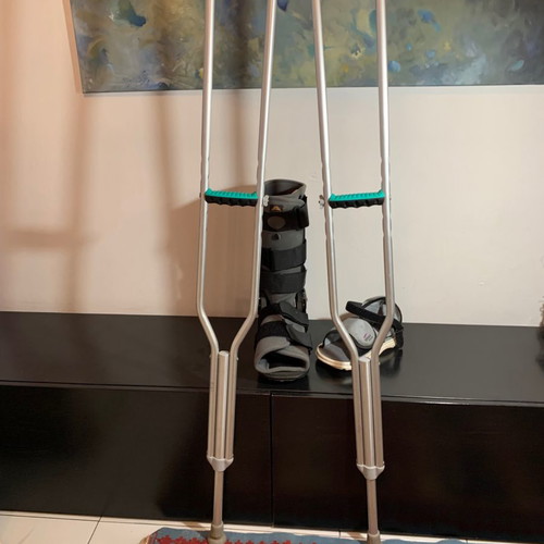 Medical Brace Air-rom rocker bottom MB/6005 orthopedic ankle boot used with adjustable crutches
