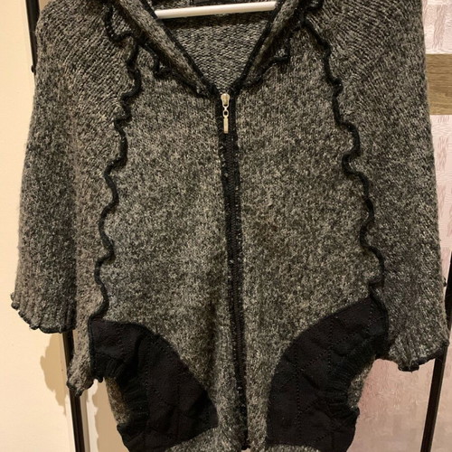 Cardigan like new with short sleeve and hood, black and gray