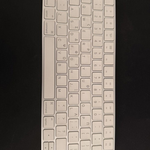 MacBook Air M1 8GB 256GB with Magic Mouse and Magic Keyboard bundle